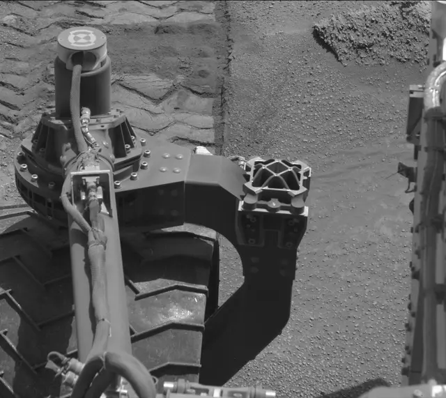 Sol 3871: Mast Camera (Mastcam)