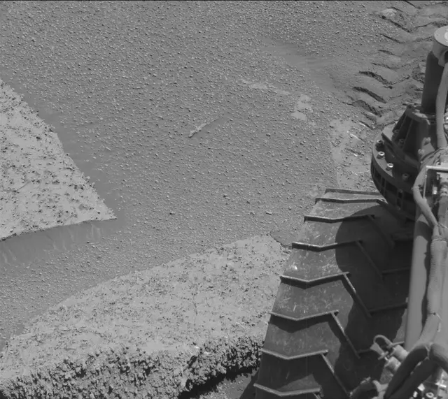 Sol 3871: Mast Camera (Mastcam)