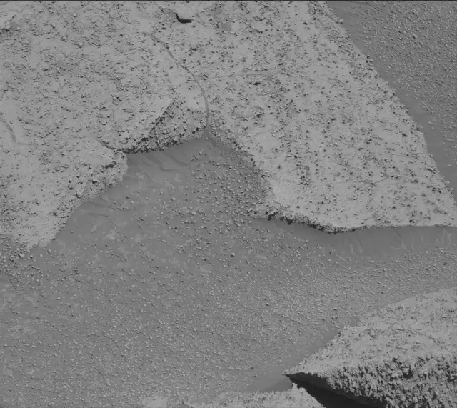 Sol 3871: Mast Camera (Mastcam)