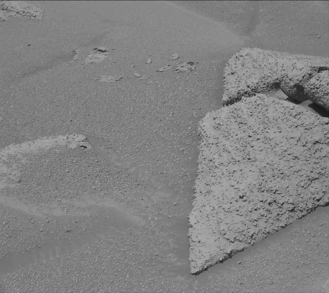 Sol 3871: Mast Camera (Mastcam)