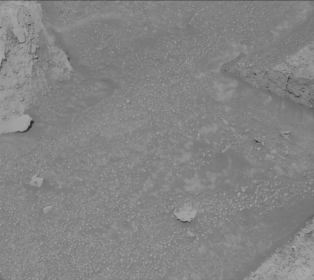 Sol 3871: Mast Camera (Mastcam)