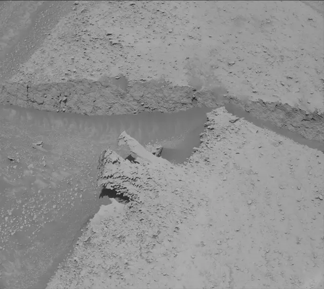 Sol 3871: Mast Camera (Mastcam)