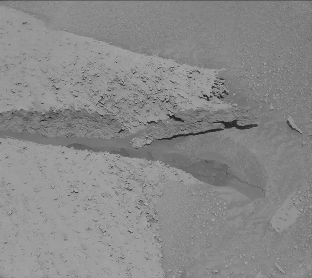 Sol 3871: Mast Camera (Mastcam)