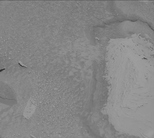 Sol 3871: Mast Camera (Mastcam)