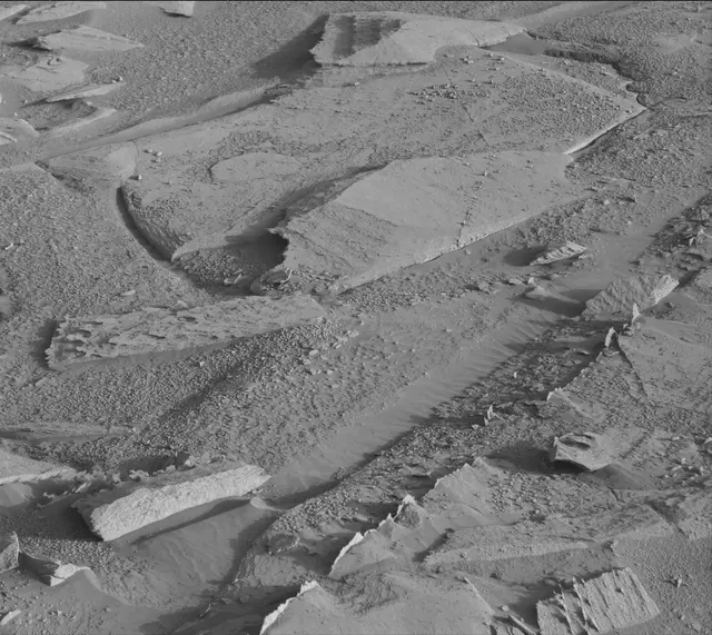 Sol 3871: Mast Camera (Mastcam)