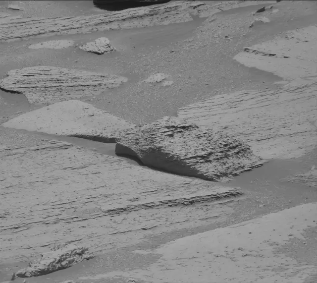 Sol 3871: Mast Camera (Mastcam)