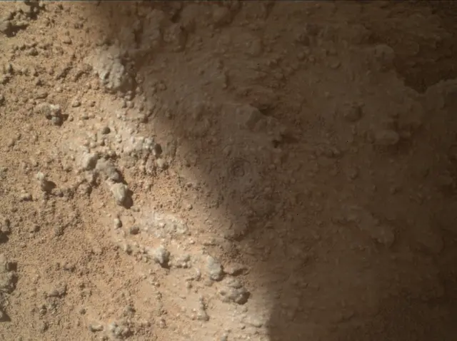 Sol 3871: Mars Hand Lens Imager (MAHLI)