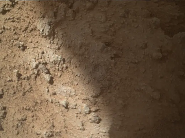 Sol 3871: Mars Hand Lens Imager (MAHLI)