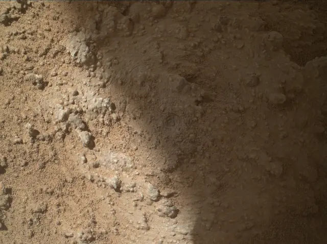 Sol 3871: Mars Hand Lens Imager (MAHLI)