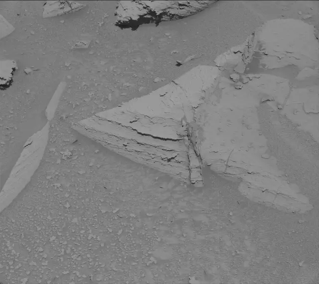 Sol 3873: Mast Camera (Mastcam)