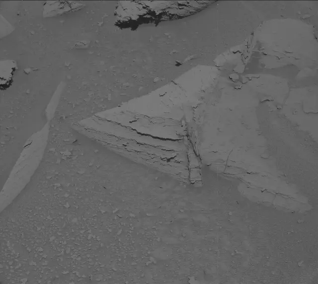 Sol 3873: Mast Camera (Mastcam)