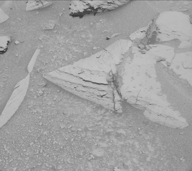 Sol 3873: Mast Camera (Mastcam)