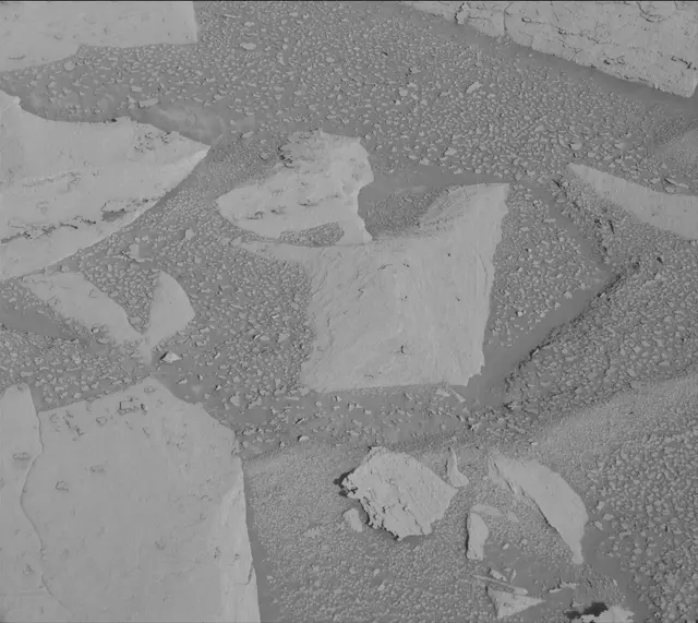 Sol 3873: Mast Camera (Mastcam)
