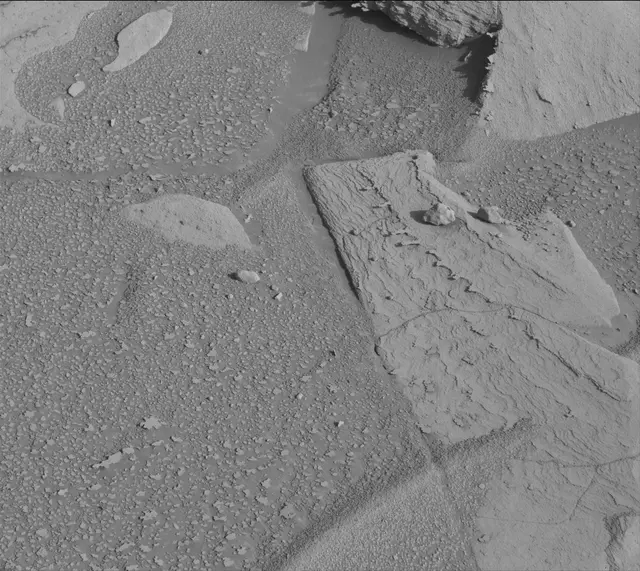 Sol 3873: Mast Camera (Mastcam)