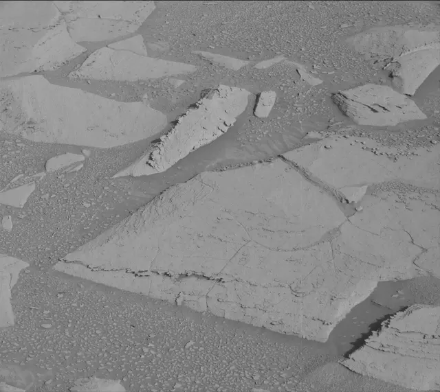 Sol 3873: Mast Camera (Mastcam)