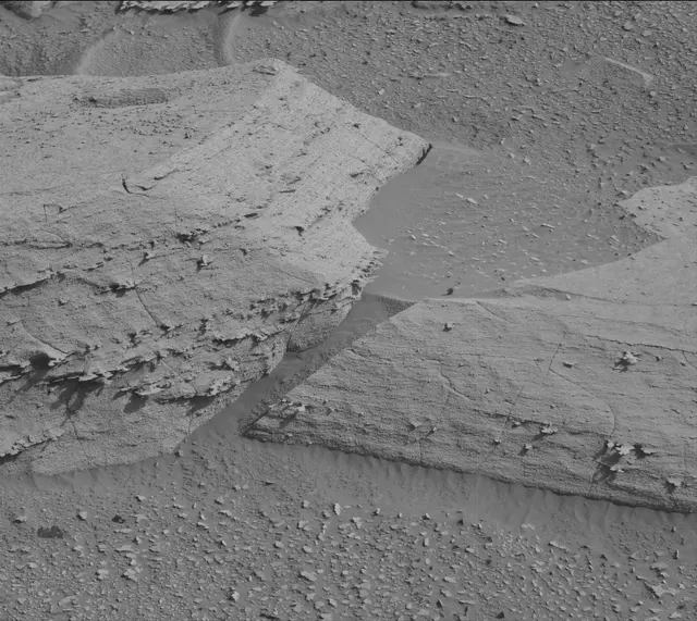 Sol 3873: Mast Camera (Mastcam)