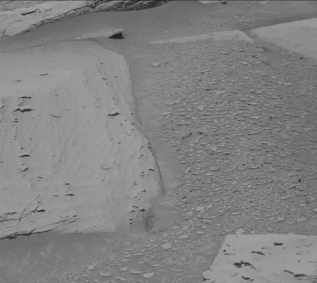 Sol 3873: Mast Camera (Mastcam)