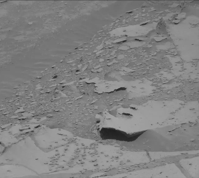 Sol 3873: Mast Camera (Mastcam)