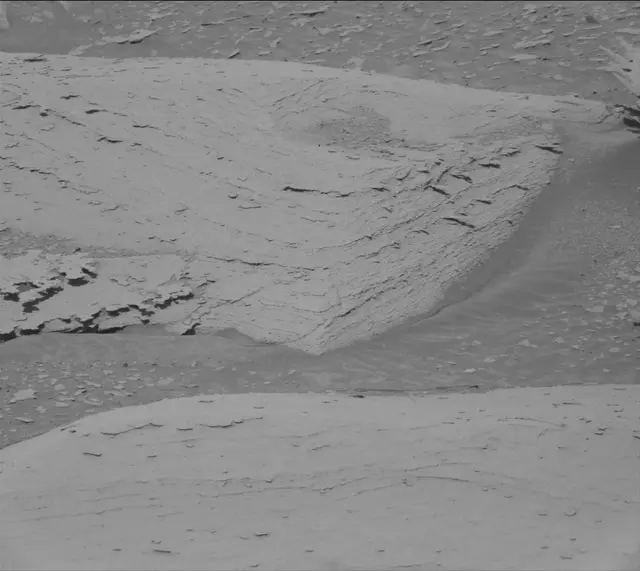 Sol 3873: Mast Camera (Mastcam)