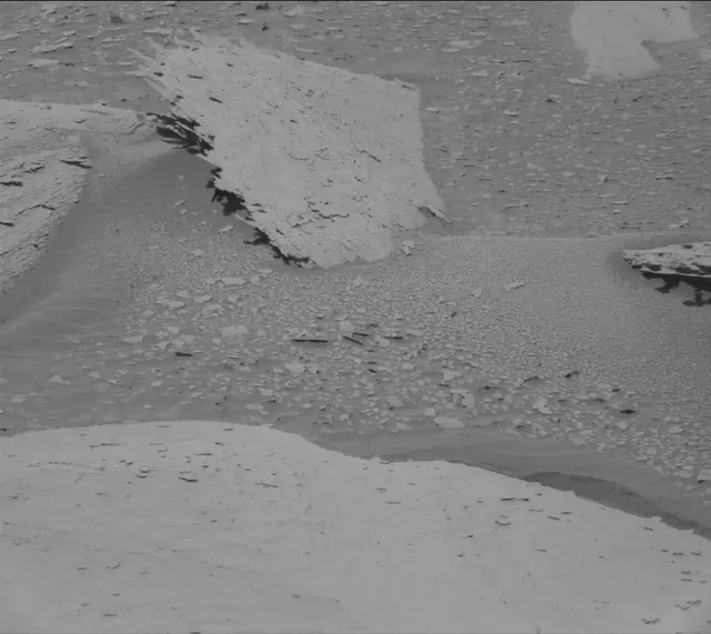 Sol 3873: Mast Camera (Mastcam)