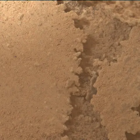 Sol 3873: Mars Hand Lens Imager (MAHLI)