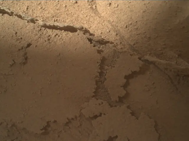 Sol 3873: Mars Hand Lens Imager (MAHLI)