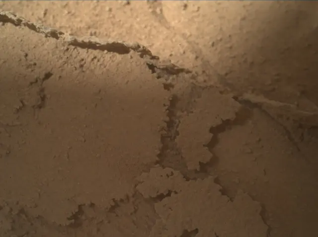 Sol 3873: Mars Hand Lens Imager (MAHLI)