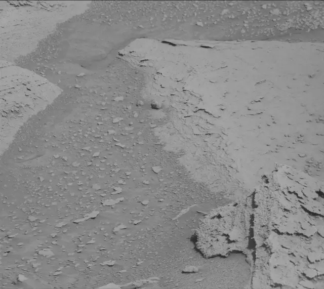 Sol 3876: Mast Camera (Mastcam)