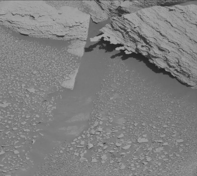 Sol 3876: Mast Camera (Mastcam)