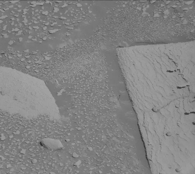 Sol 3876: Mast Camera (Mastcam)