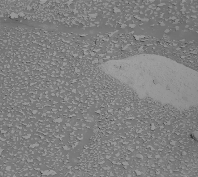 Sol 3876: Mast Camera (Mastcam)