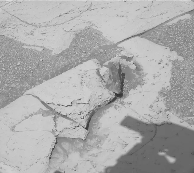 Sol 3877: Mast Camera (Mastcam)