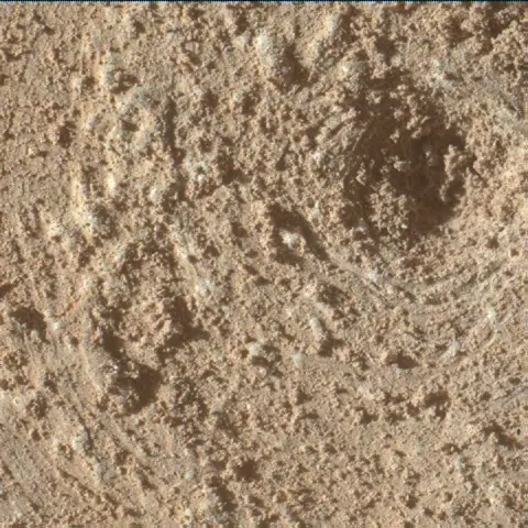 Sol 3877: Mars Hand Lens Imager (MAHLI)