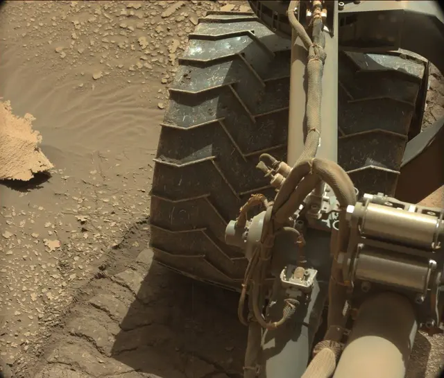 Sol 3878: Mast Camera (Mastcam)