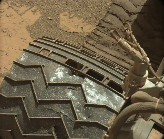Sol 3878: Mast Camera (Mastcam)