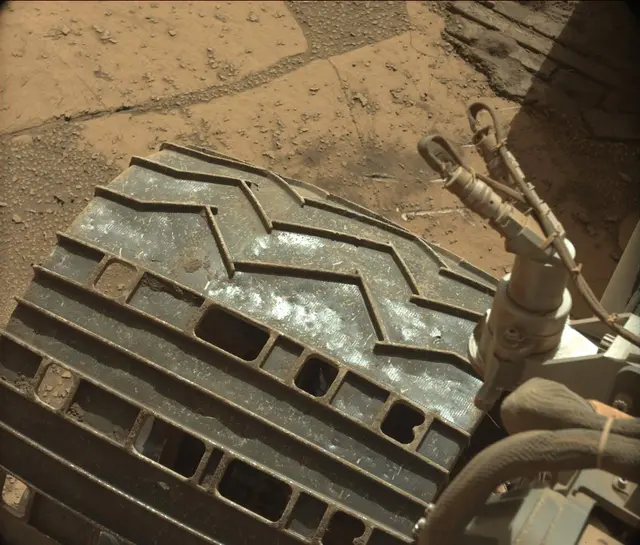 Sol 3878: Mast Camera (Mastcam)