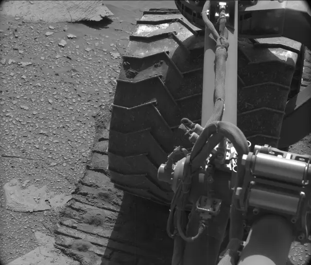 Sol 3878: Mast Camera (Mastcam)