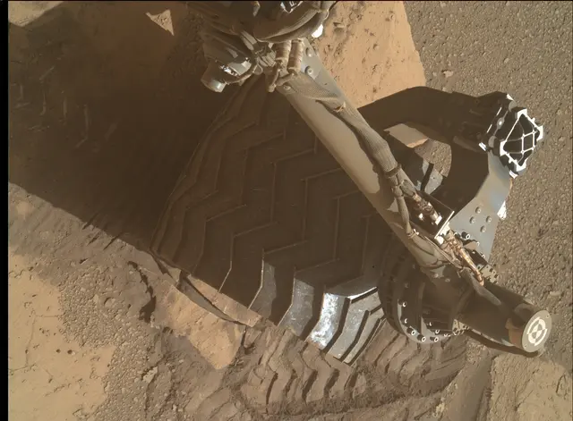 Sol 3878: Mars Hand Lens Imager (MAHLI)