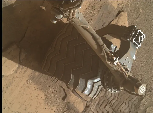 Sol 3878: Mars Hand Lens Imager (MAHLI)