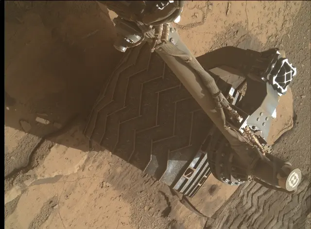Sol 3878: Mars Hand Lens Imager (MAHLI)