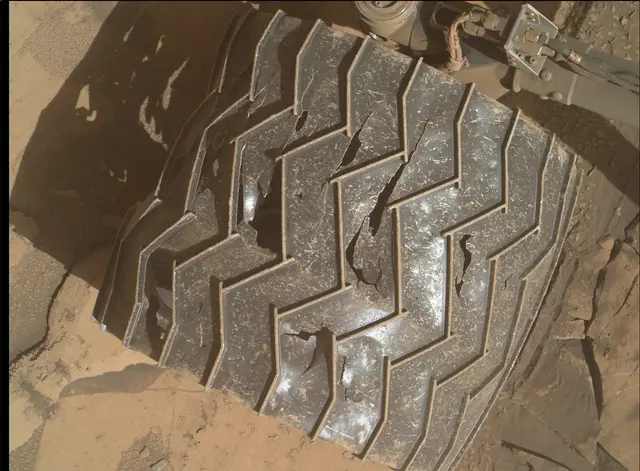 Sol 3878: Mars Hand Lens Imager (MAHLI)