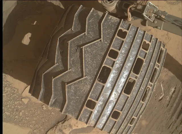 Sol 3878: Mars Hand Lens Imager (MAHLI)