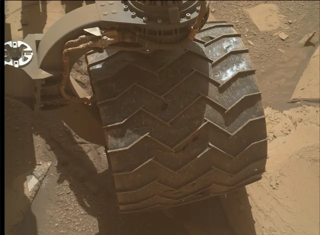 Sol 3878: Mars Hand Lens Imager (MAHLI)
