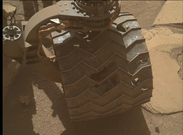 Sol 3878: Mars Hand Lens Imager (MAHLI)