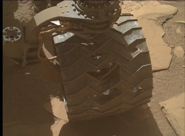 Sol 3878: Mars Hand Lens Imager (MAHLI)