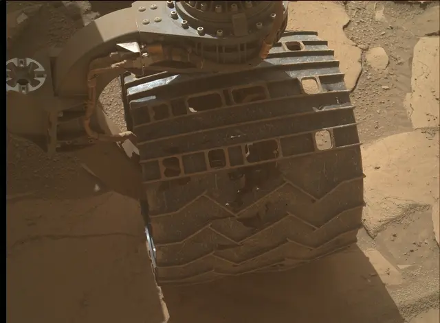 Sol 3878: Mars Hand Lens Imager (MAHLI)