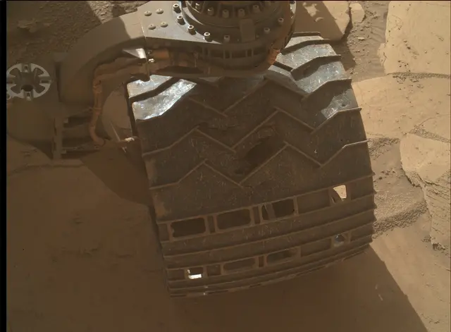 Sol 3878: Mars Hand Lens Imager (MAHLI)
