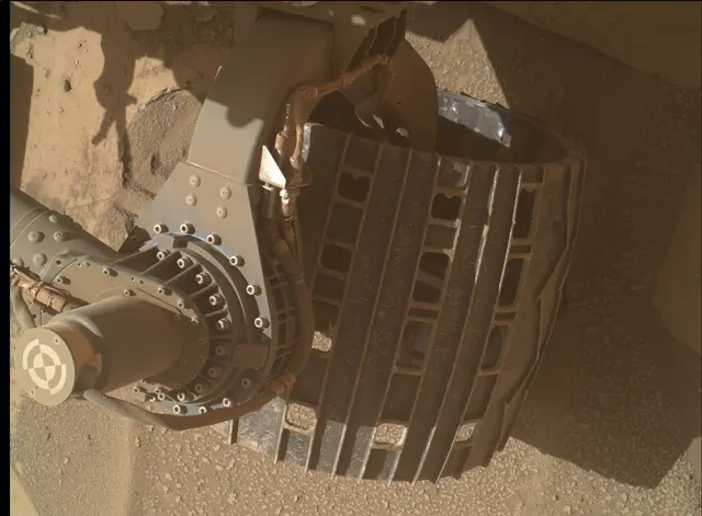 Sol 3878: Mars Hand Lens Imager (MAHLI)