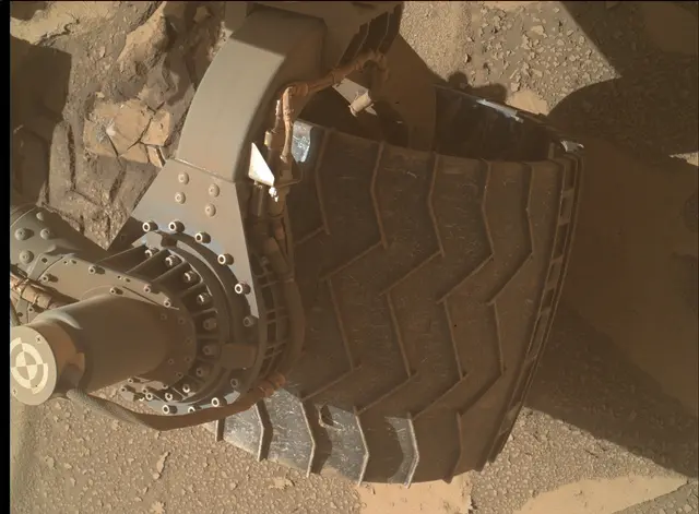 Sol 3878: Mars Hand Lens Imager (MAHLI)