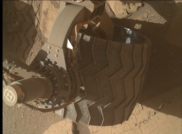 Sol 3878: Mars Hand Lens Imager (MAHLI)
